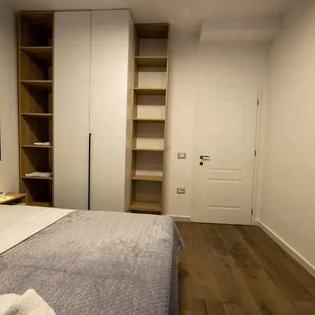 Niki's 3*
